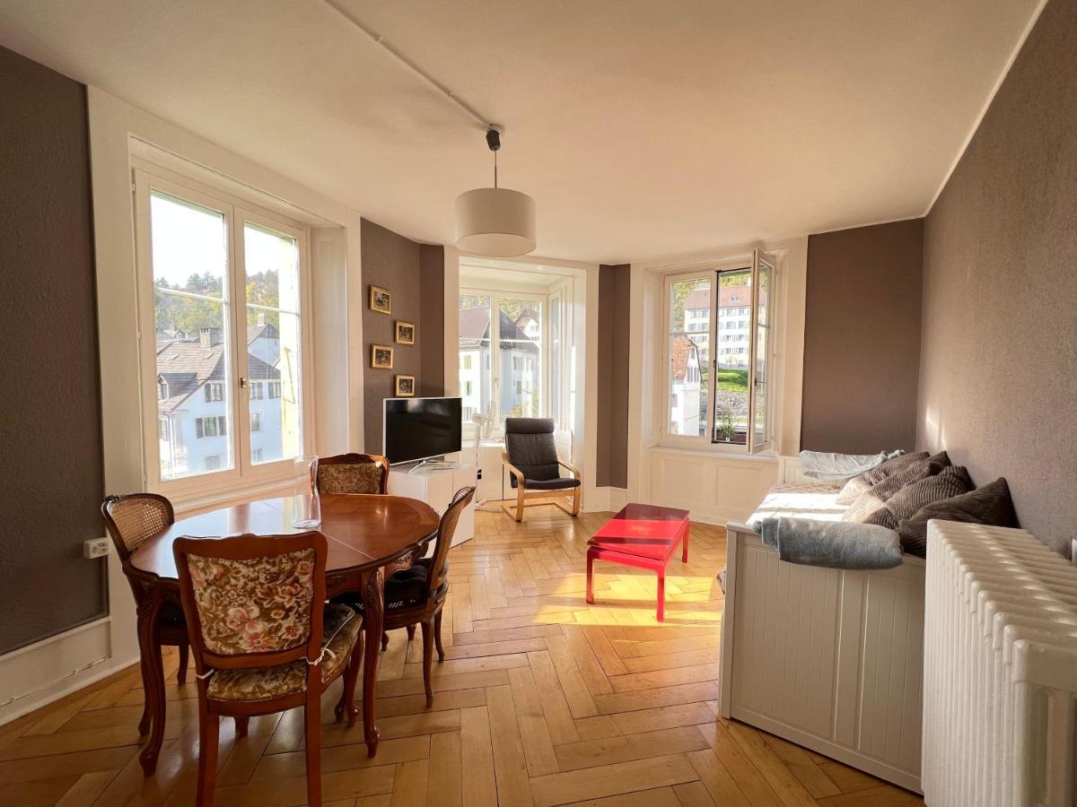 Le Locle : Bel Appartement Chaleureux Экстерьер фото